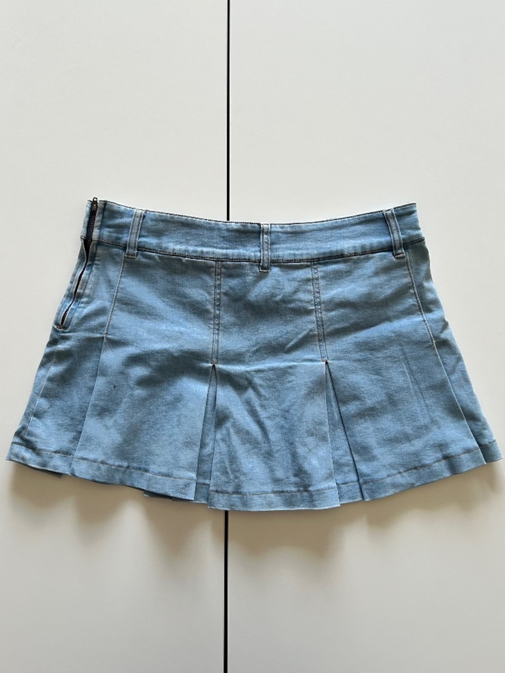Garage Pleaded Mini skirt - Picture 2 of 3